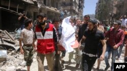 Последствия бомбардировки города Алеппо сирийской авиацией в результате которой были убиты 15 мирных жителей 8 июня 2016 года