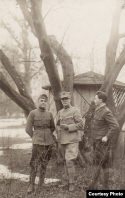 Ofițeri români în Germania (Sursa: Expoziția Marele Război, 1914-1918, Muzeul Național de Istorie a României)