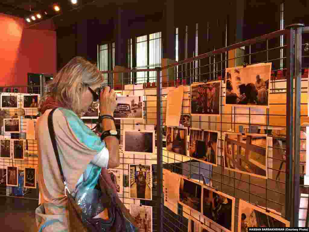در ساختمان مرکزی جشنواره محلی برای نمایش آثار علاقه&zwnj;مندان درنظر گرفته شده بود و هر عکاسی می&zwnj;توانست پنج عکس از کارهای خود را به نمایش بگذارد.