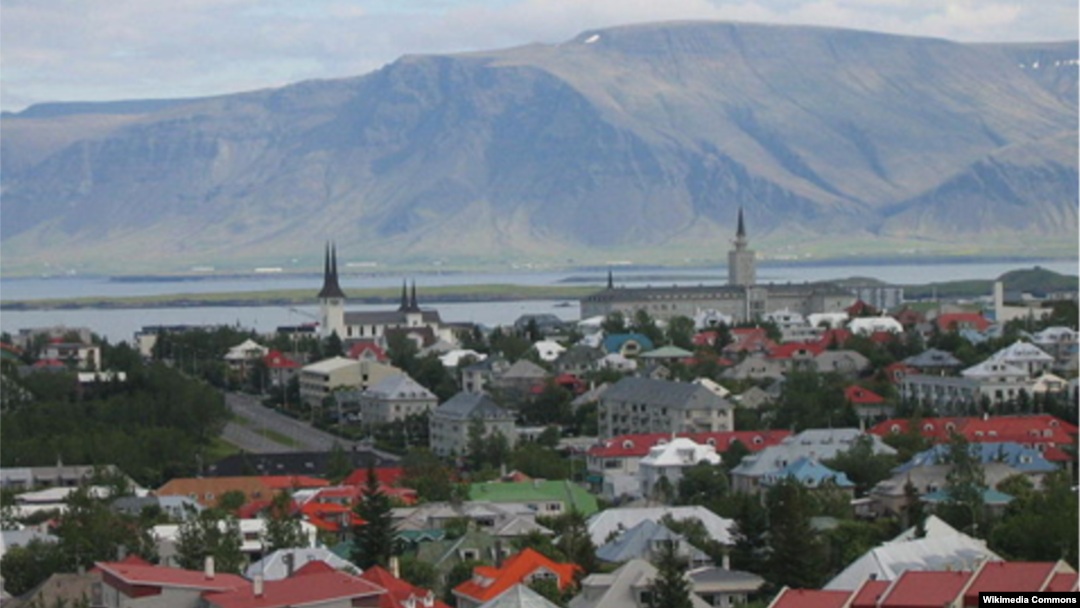 Азиялық секс алдау Қытайлық порножұлдыз лифттердің арасында тұрып қалды