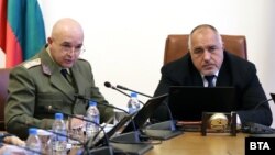 Началникът на националния оперативен щаб ген. Венцислав Мутафчийски и премиерът Бойко Борисов са дали отрицателни проби за COVID-19