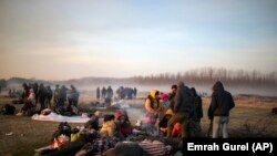Турција- мигранти во близина на границата со Грција