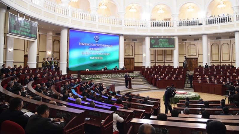 Özbek parlament saýlawlaryna 146 türkmen dalaşgäri gatnaşýar. Türkmenistanlylar goňşy ýurduň saýlaw kampaniýasyna syn edýärler