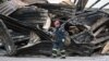 Спасатель на месте пожара в Кемерове