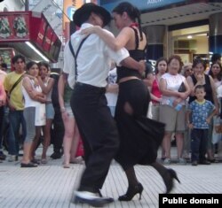 Танго на улицах Буэнос-Айреса