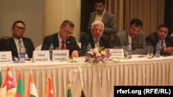 افغانستان، پاکستان، هند، بنگله دیش، مالدیف، نیپال ، بوتان و سریلانکا اعضای سارک می‎باشند.