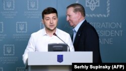 Володимир Зеленський (ліворуч) і Леонід Кучма