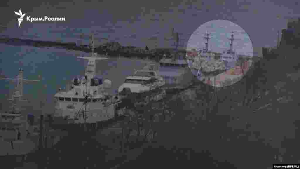 Военные катера ВМС Украины&nbsp;у причальной стенки в акватории &laquo;Генмола&raquo;