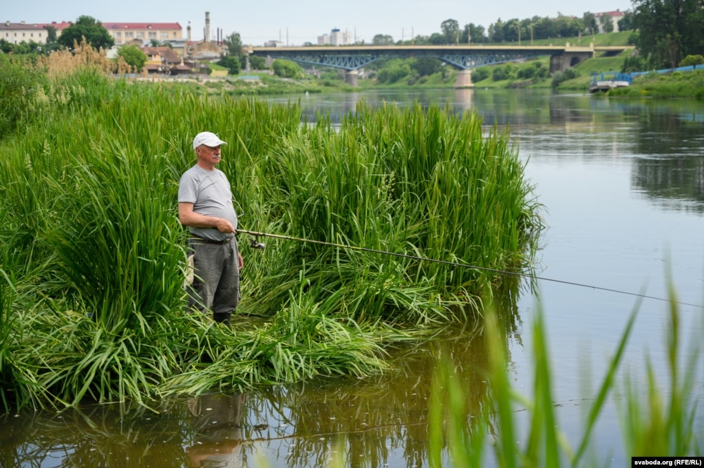 Рыбак в центре Гродно