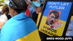 Під час акції протесту щодо агресії Росії стосовно України. Австралія, 15 листопада 2014 року