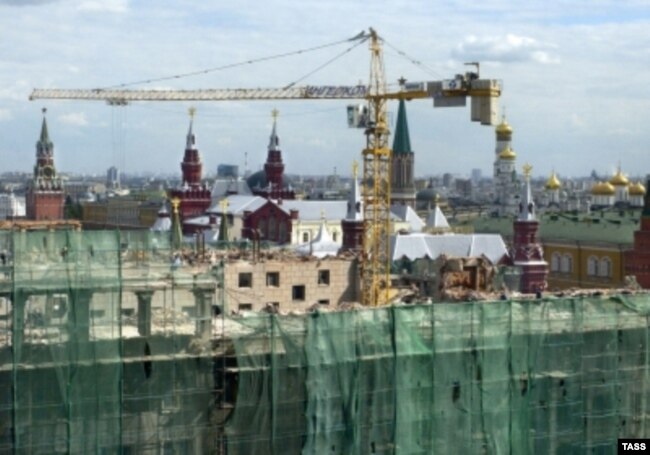 Разрушение здания гостиница "Москва" в июне 2005 года.