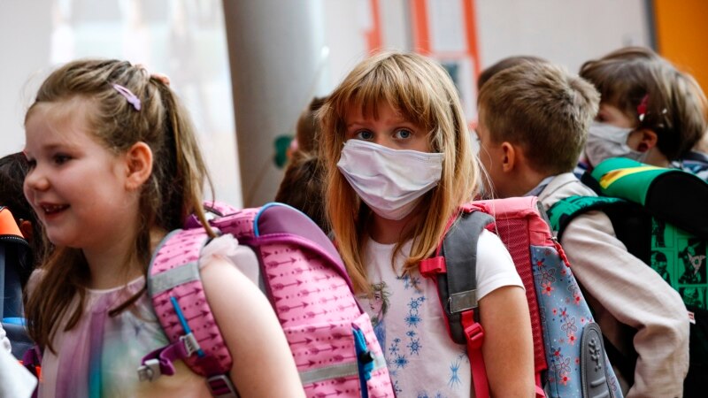 Numri i fëmijëve të infektuar me COVID-19 u rrit gjatë korrikut në SHBA