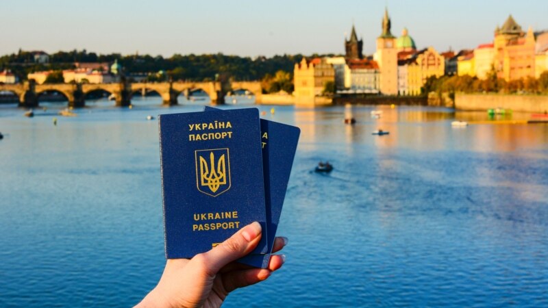 Украинские биометрические загранпаспорта получили более 130 тысяч крымчан – ГМСУ