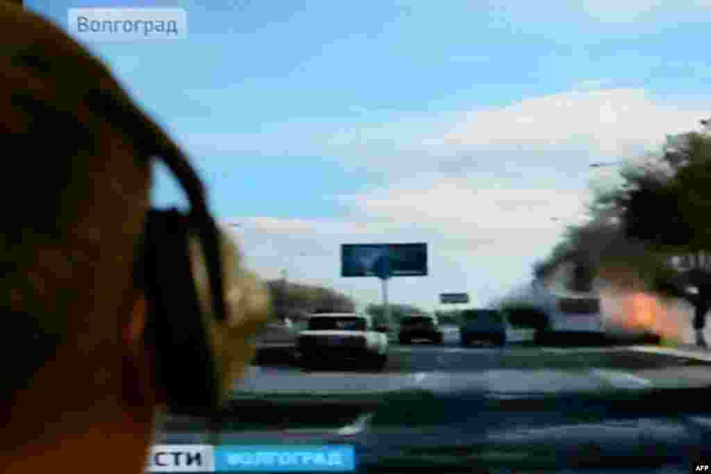 21 октября смертница взорвала пассажирский автобус в Волгограде. На фото - кадр записи, сделанной автомобильным видеорегистратором.