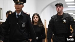 Ангелина Хачатурян, одна из трёх сестёр, осуждённых за убийство отца. 27 сентября 2018