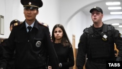 Одна из сестёр Хачатурян, Ангелина, в суде, сентябрь 2018 года 