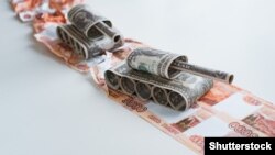 Доллары и рубли. Иллюстративный коллаж