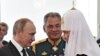 "Лучше сразу в мавзолей". Рунет о передаче "Троицы" РПЦ