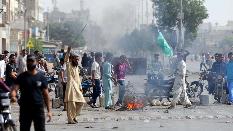 Поднесено обвинение против стотици демонстранти во Пакистан 