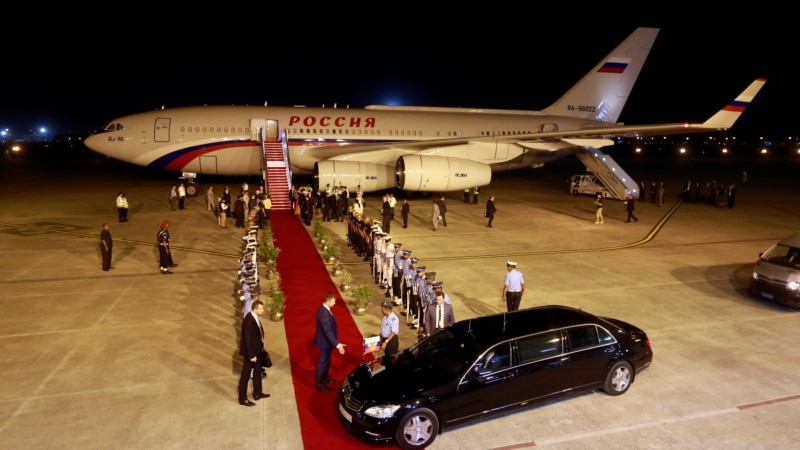 Путин «никуда не улетал», но два самолета президента РФ вернулись в Москву