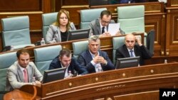 Priştinada parlamentin iclası, 3 avqust, 2015-ci il