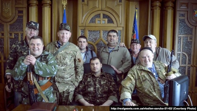 «Перший уряд ЛНР», кабінет голови Луганської облдержадміністрації, 2014 рік. Валерій Болотов – по центру, Владлен Заруба – 4–й праворуч
