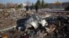 تکه‌هایی بازمانده از هواپیمای اوکراینی که در دی ماه ۹۸ با شلیک موشک سپاه در نزدیک تهران ساقط شد