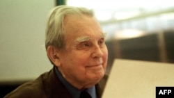 Чеслав Милош в октябре 2000 года на Франкфуртской книжной ярмарке