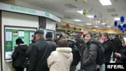 Belarusians in line at an exchange office in Minsk