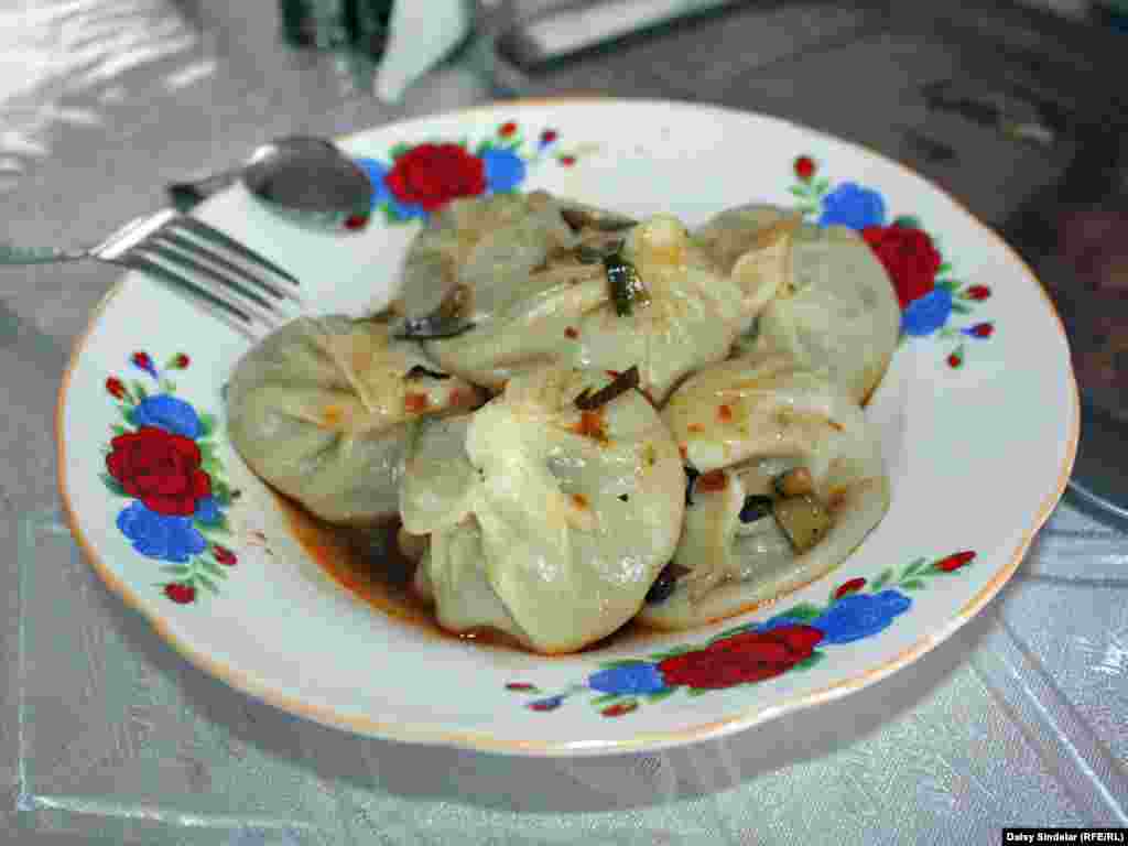 The legendary Kyrgyz meat-filled dumplings known as manty, served piping hot with a pot of black or green tea