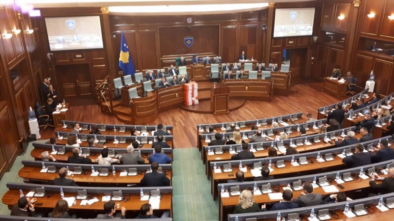 Косовскиот парламент ја одложи расправата за преговорите со Србија