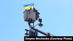 Встановлення державного прапора України на стелі з бетонним «орденом Дружби народів». Кропивницький, 28 червня 2020 року