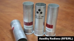 Гильзы от использованных патронов со слезоточивым газом. Исмаиллы, 24 января 2013
