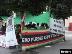 Демонстрация протеста против режима Мугабе