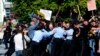 Shkup: Policia ndalon protestën e gazetarëve 