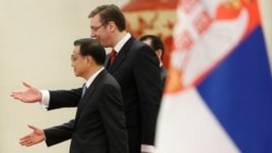 Srbija u poslednju deceniji sa Srpskom naprednom strankom na vlasti intenzivira odnose sa Kinom. Na fotografiji iz 2015. tadašnji premijerSrbije Aleksandar Vučić i tadašnji premijer Kine Li Kećiang.