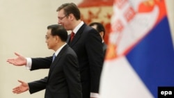 Srbija u poslednju deceniji sa Srpskom naprednom strankom na vlasti intenzivira odnose sa Kinom. Na fotografiji iz 2015. tadašnji premijerSrbije Aleksandar Vučić i tadašnji premijer Kine Li Kećiang.