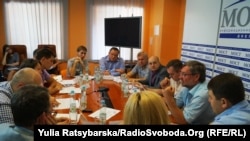Експерти у Дніпропетровську обговорюють закон про місцеві вибори