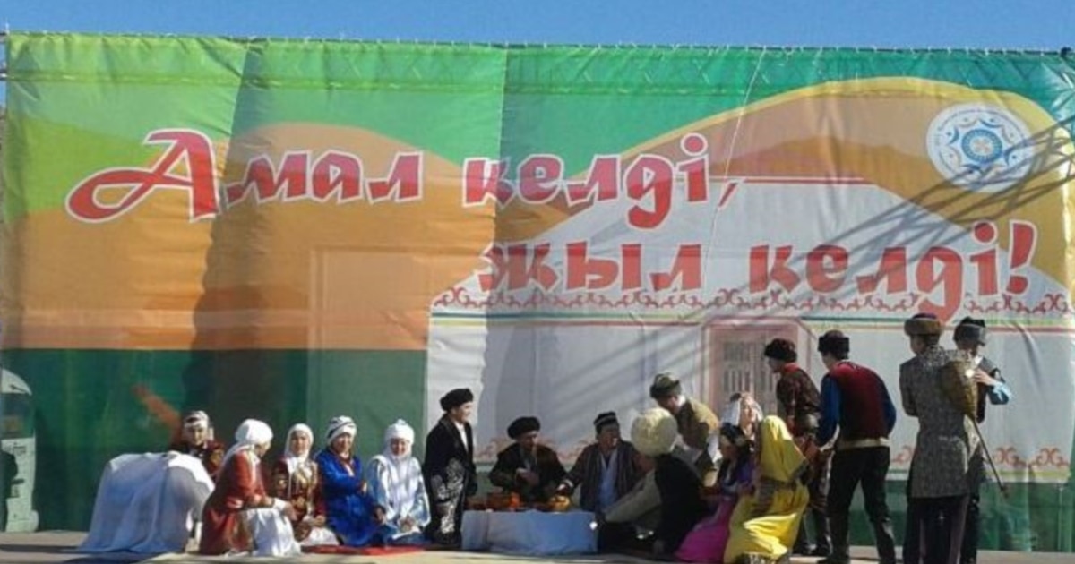 Даника Коллинз трафарет болады