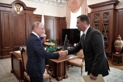 Wladimir Putin hem Nikolaý Patruşewiň ogly Dmitriý, Kremlde. 2019-njy ýylyň 11-nji sentýabry.