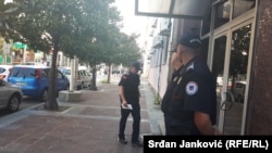 Policia para ndërtesës së gjykatës në Podgoricë gjatë procesit të sotëm të 14 personave të akuzuar për grushtshtet 