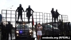 Оцепление милиции на Площади независимости, Минск