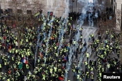 Столкновения "желтых жилетов" с полицией