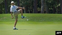Політичні опоненти критикуть Обаму за любов до гольфа