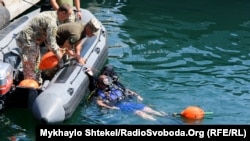 Фоторепортаж: в Одесі тренується понад 100 водолазів