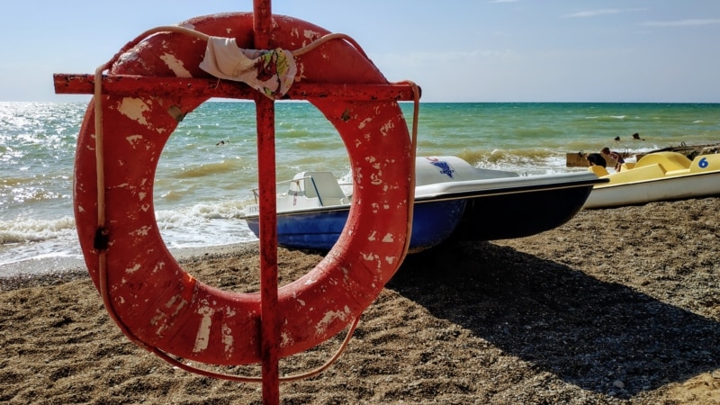 Роспотребнадзор запретил купаться на 10 пляжах в Крыму