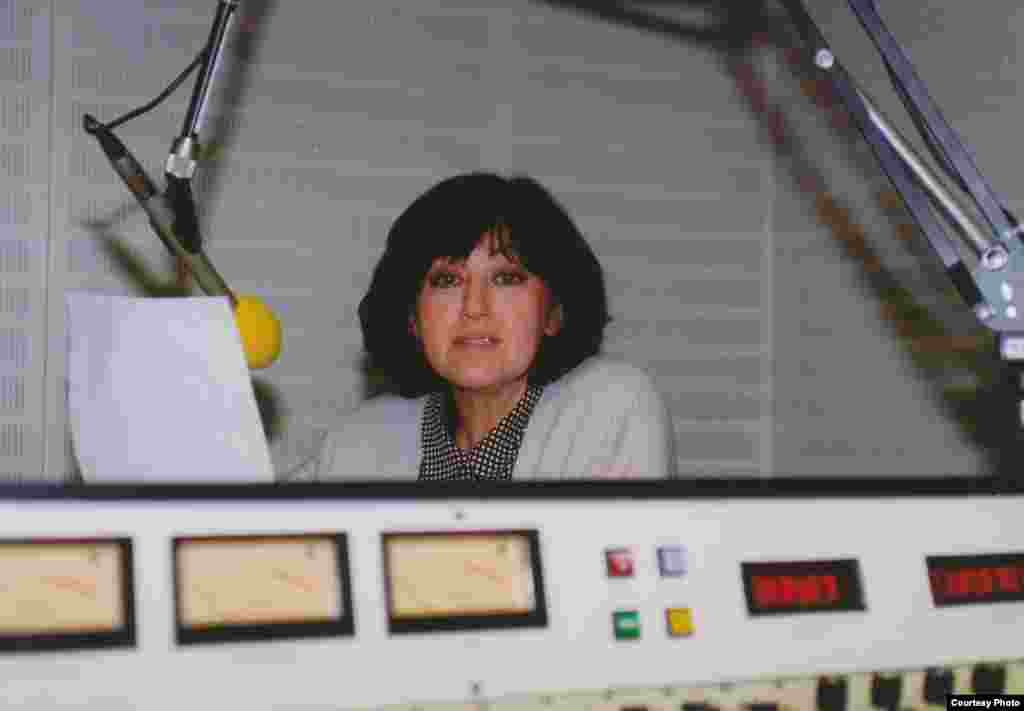 Молли Риффель-Гордин, ведущая популярной программы &quot;Контакты&quot;, трагически погибла в Праге в 1997 году
