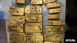 Ціна золота наближається до 1 600 доларів за унцію