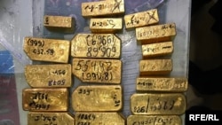 Ціна золота наближається до 1 600 доларів за унцію
