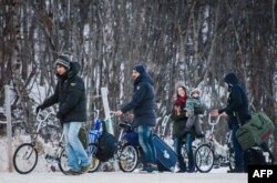 Сирийские беженцы в Норвегии после пересечения границы с Россией. Ноябрь 2015 года